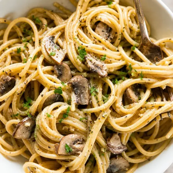 Delicious Garlic Butter Mushroom Pasta with sautéed mushrooms and garlic sauce